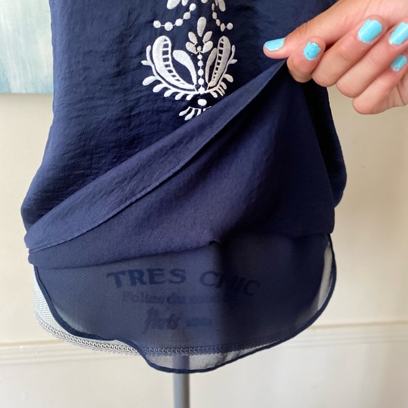 EXPRESS TOP 💙NAVY BLUE💙 WITH WHITE DETAILS SLIP ON SLEEVELESS TOP 🌟EUC🌟 - Picture 3 of 9